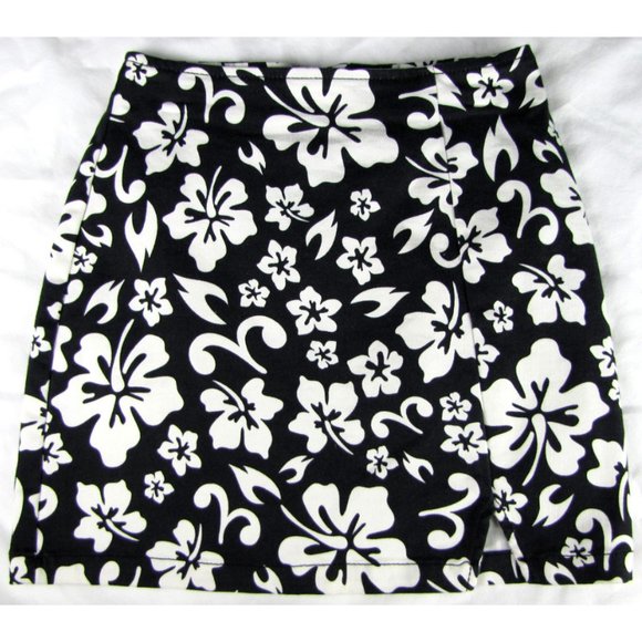 wild fable Dresses & Skirts - SALE! Floral Black White Short Mini Skirt